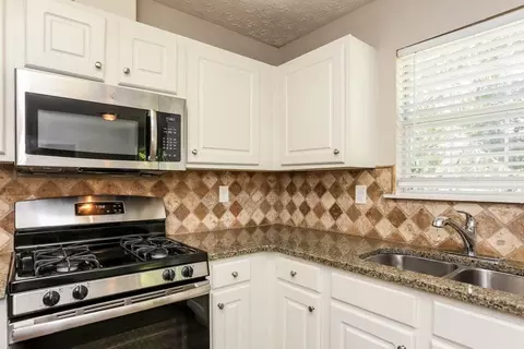 65 Mallie Ct, Hampton, GA 30228 photo 7