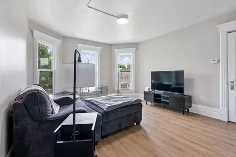 2007 College St, Cedar Falls, IA 50613