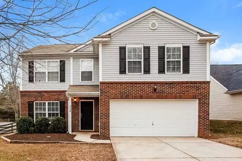 3726 Larkhaven Village Dr, Charlotte, NC 28215