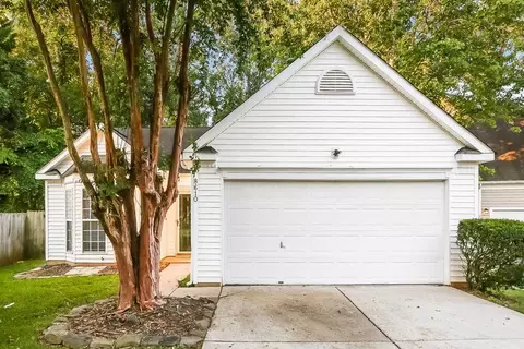 8610 Treyburn Dr, Charlotte, NC 28216