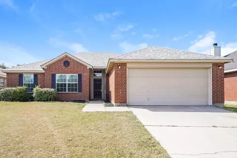915 Joshua Dr, Burleson, TX 76028