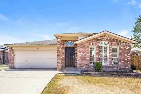 4220 Fernleaf Dr, Fort Worth, TX 76137