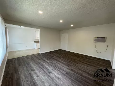 19405 Haynes St, Los Angeles, CA 91335