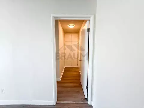 19405 Haynes St, Los Angeles, CA 91335