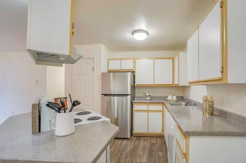 1025 W Main St, Hillsboro, OR 97123