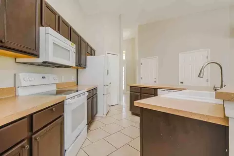 1320 Creekview Ct, Saint Cloud, FL 34772 photo 8