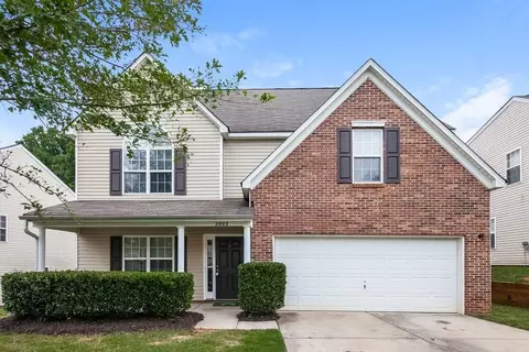 2002 Darbywine Dr, Charlotte, NC 28216