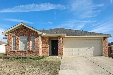 828 Beaver Creek Dr, Burleson, TX 76028