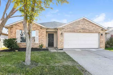 8332 Horse Whisper Ln, Fort Worth, TX 76131