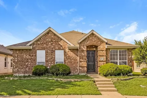 1711 Venus Dr W, Lancaster, TX 75134