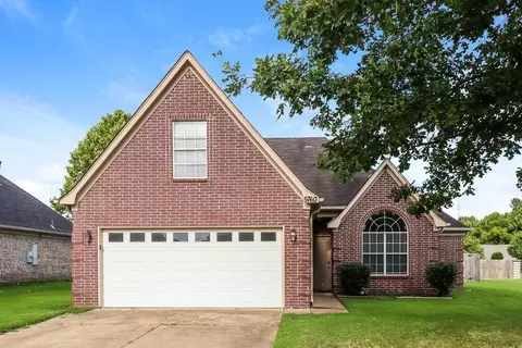 5760 Landau Dr, Southaven, MS 38671