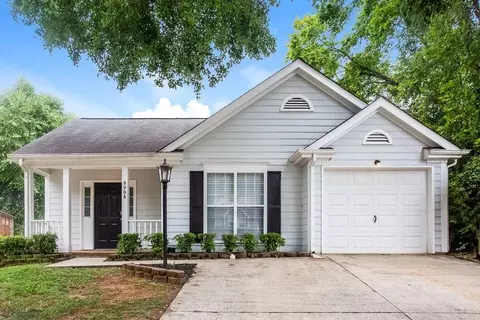 8908 Chesham Dr, Charlotte, NC 28227