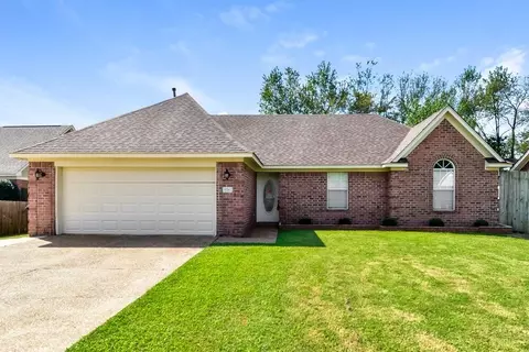 1261 Thames Dr, Southaven, MS 38671