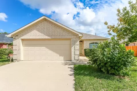 6705 W Lynn Creek Dr, Arlington, TX 76001