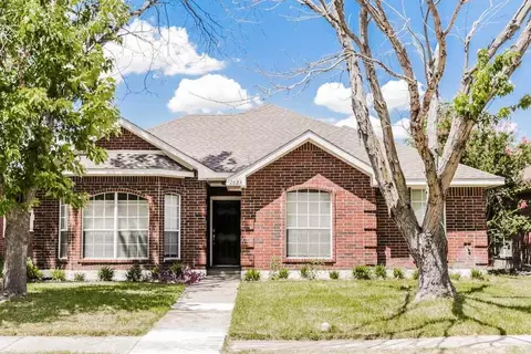 2823 Saint Martin Dr, Lancaster, TX 75146