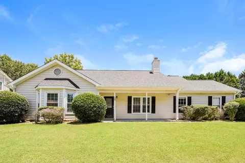 1290 Shamrock Hill Cir, Loganville, GA 30052
