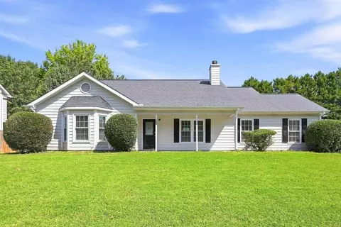 1290 Shamrock Hill Cir, Loganville, GA 30052
