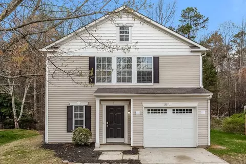 1231 Willow Bridge Ct, Charlotte, NC 28216