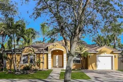 18081 SW 152nd Ct, Richmond West, FL 33187