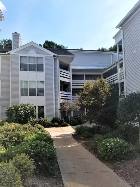 10303 Appalachian Cir #208, Oakton, VA 22124