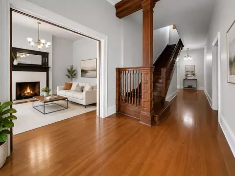 3717 Westminster Pl, Saint Louis, MO 63108
