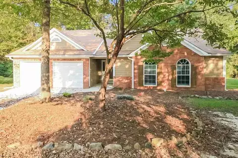 10066 Point View Dr, Jonesboro, GA 30238