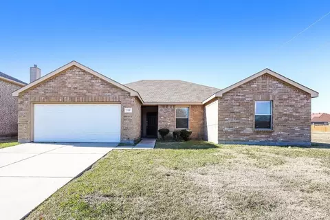 533 Hearthstone Dr, Lancaster, TX 75146