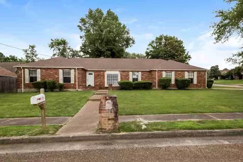 4558 Pinegate Dr, Memphis, TN 38125