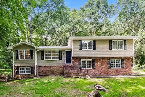 737 Mountainbrooke Cir, Stone Mountain, GA 30087