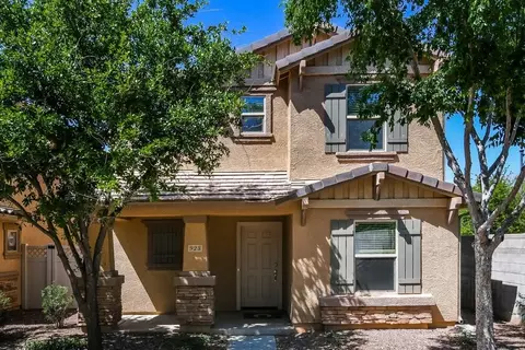 923 S Pheasant Dr, Gilbert, AZ 85296