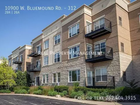 10900 W Bluemound Rd #312, Wauwatosa, WI 53226
