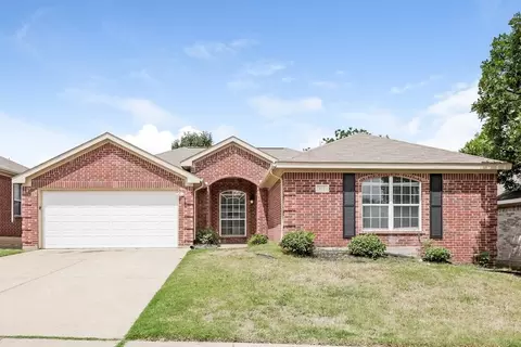613 Fawn Meadow Trl, Kennedale, TX 76060