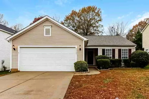 1729 Oakdale Green Dr, Charlotte, NC 28216