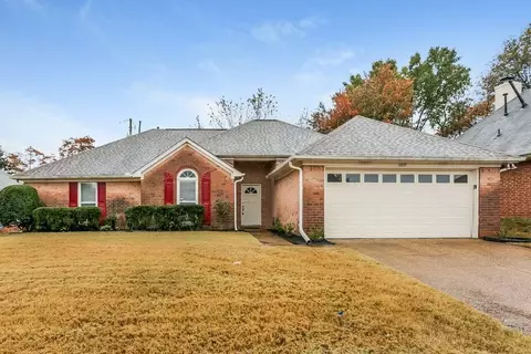 6855 Blue Lake Ln, Memphis, TN 38141