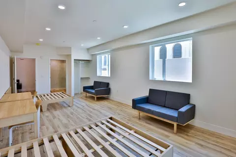 1421 W Adams Blvd, Los Angeles, CA 90007