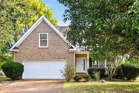 2647 Hansford Dr, Thompsons Station, TN 37179