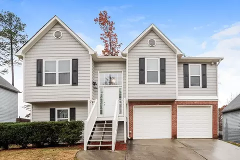 1118 Marina Ln, Acworth, GA 30101