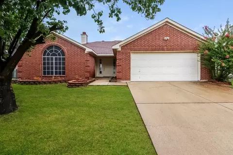 508 Cambridge Dr, Saginaw, TX 76179