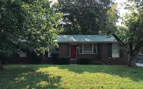 1707 Woodside Dr, Springfield, TN 37172