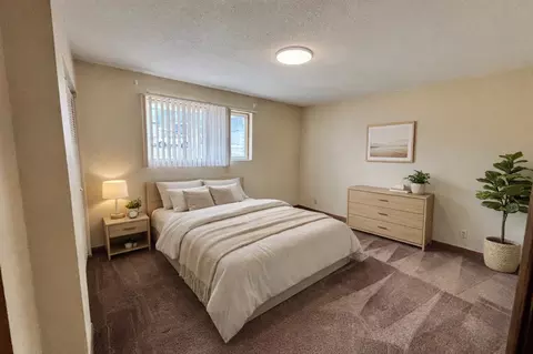 730 Russell Rd, Waterloo, IA 50701