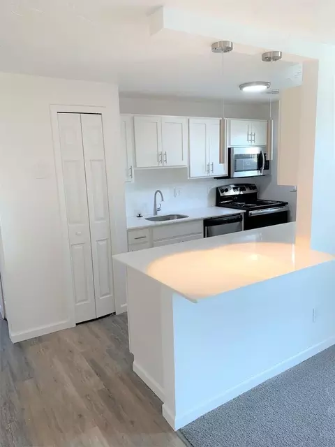 17920 Detroit Ave, Lakewood, OH 44107