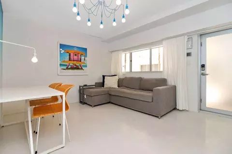 250 Collins Ave, Miami Beach, FL 33139
