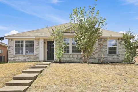 2813 Mcintosh Ct, Lancaster, TX 75134