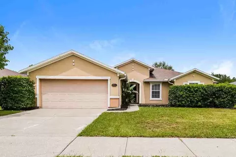 2285 Brian Lakes Dr E, Jacksonville, FL 32221
