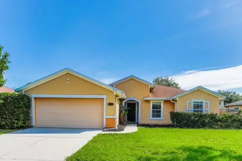 2285 Brian Lakes Dr E, Jacksonville, FL 32221