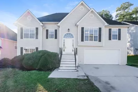 8062 Mustang Ln, Riverdale, GA 30274