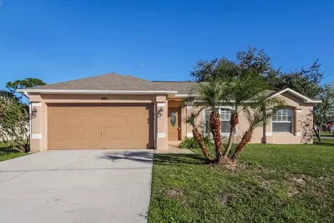 905 Derbyshire Dr, Poinciana, FL 34758