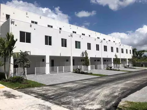 10300 NW 66th St #108, Doral, FL 33178
