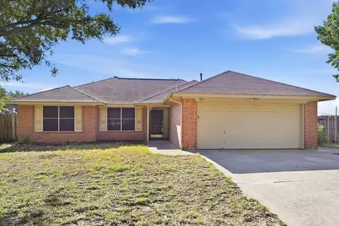 704 Stonebrooke Dr, Burleson, TX 76028