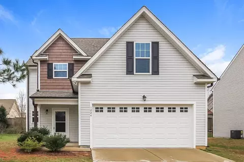 1224 Braemar Highland Dr, Zebulon, NC 27597